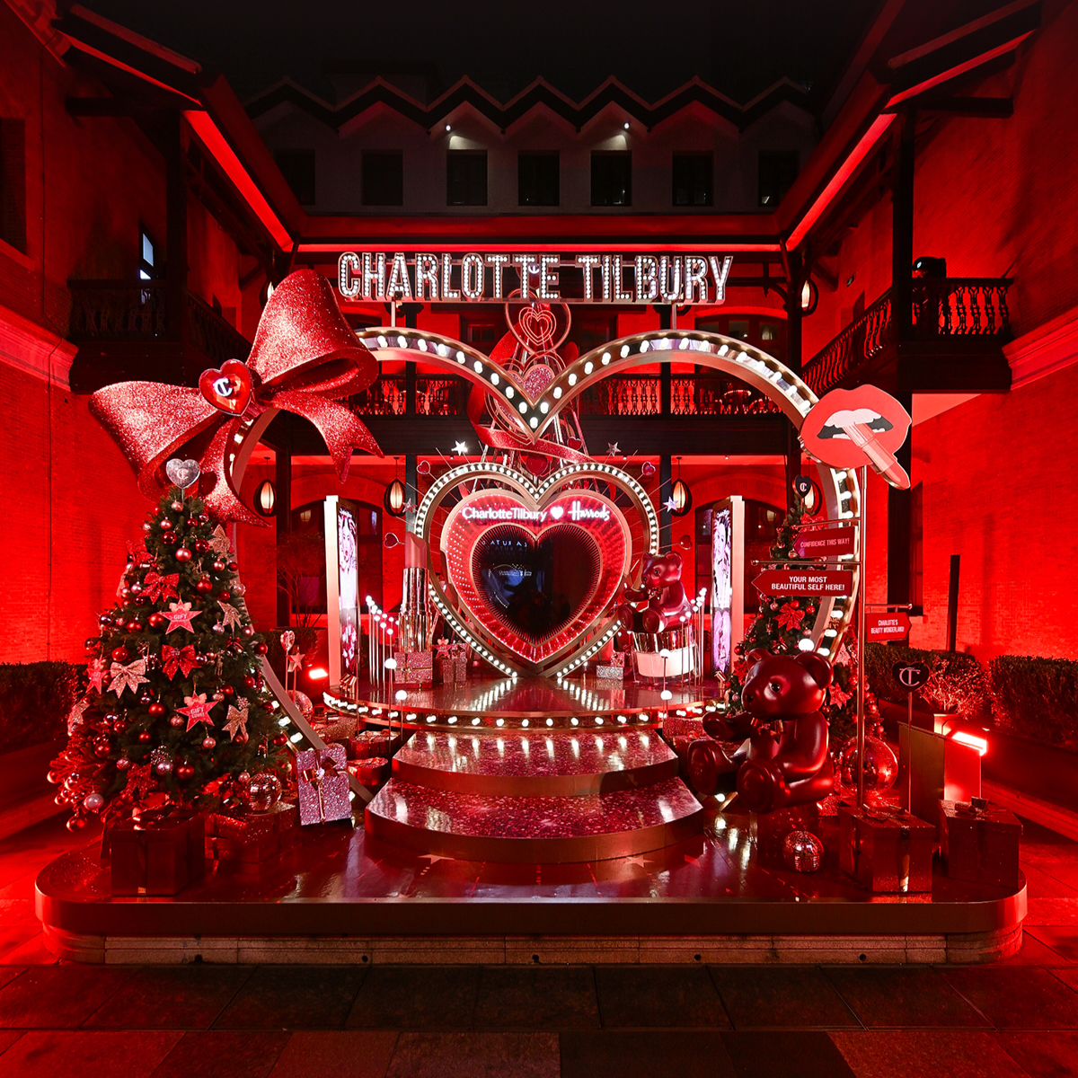 1.“星愿礼遇，爱意无边”charlotte tilbury节日快闪空间盛大开幕.jpg